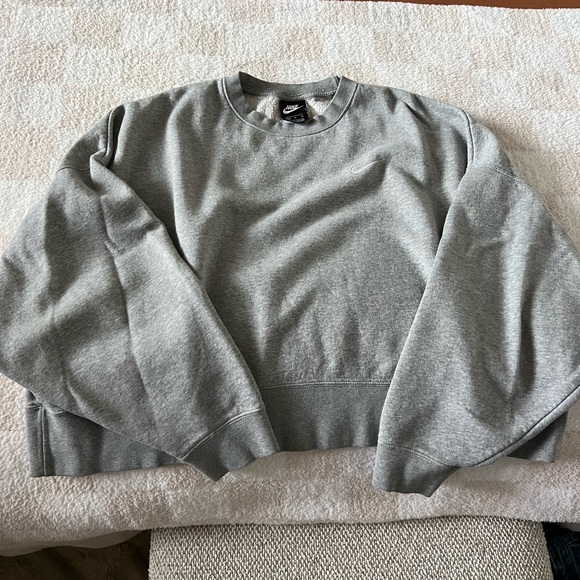 Sweatshirt - Picture 2 of 5